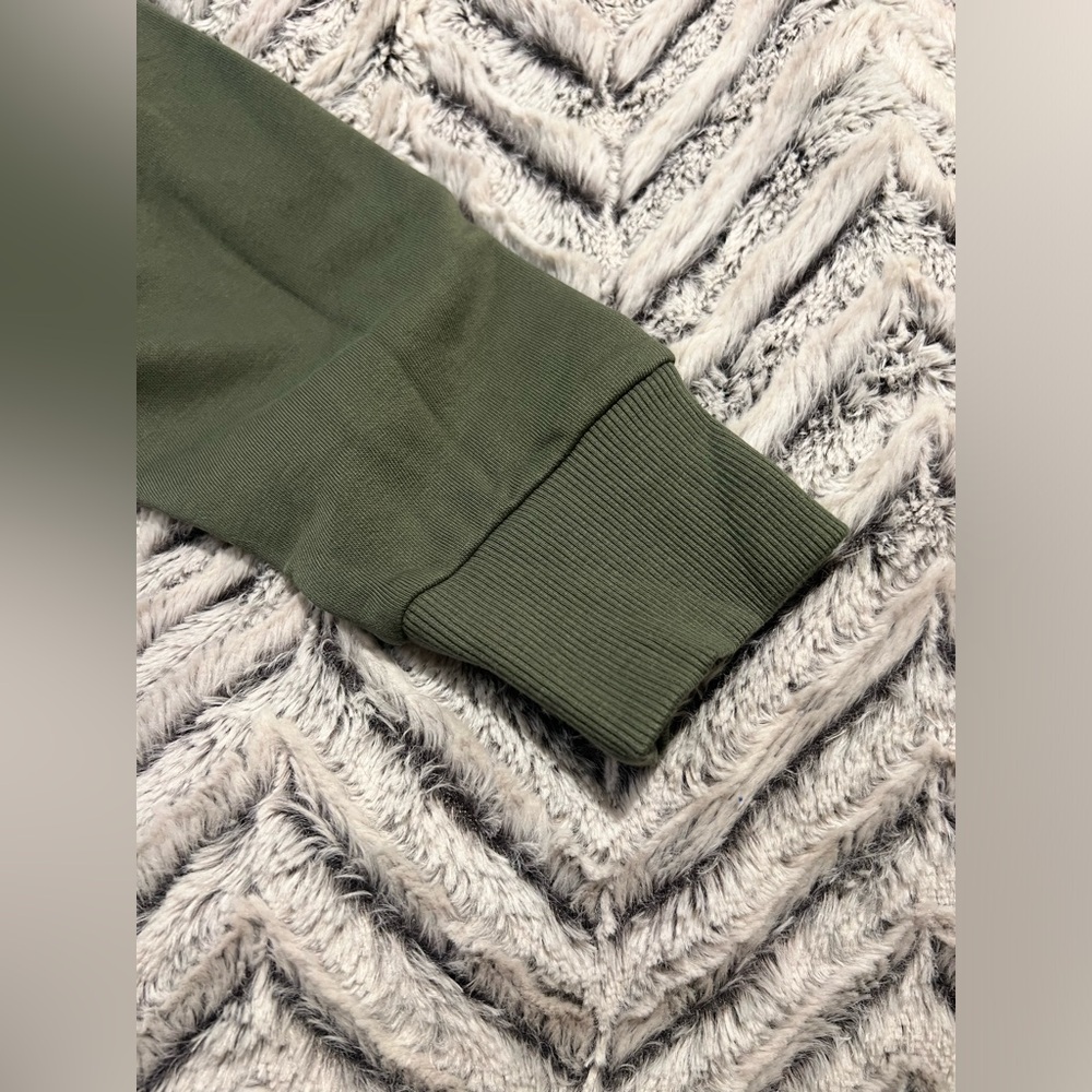 NWT GYMSHARK 🫒Green Hoodie - Picture 7 of 7